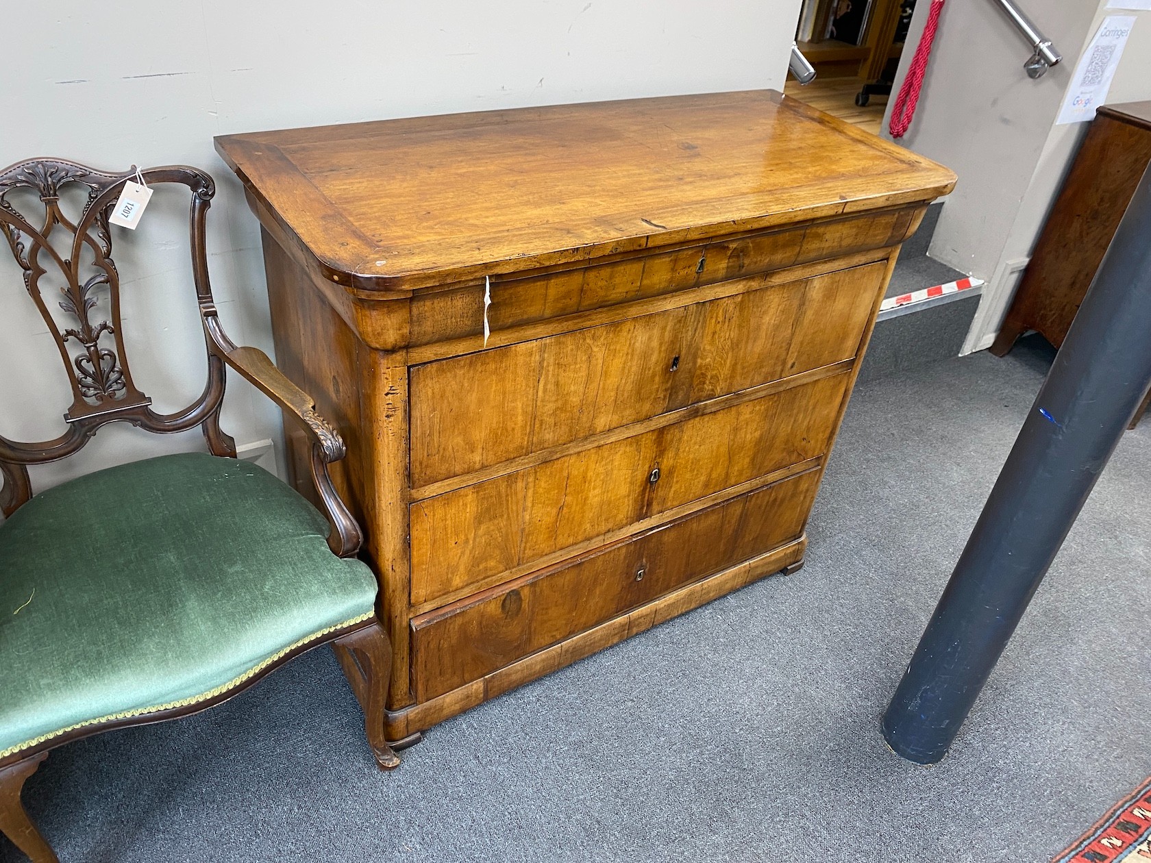 A pair of 19th century French walnut four drawer commodes, width 104cm, depth 54cm, height 96cm